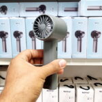 نمای روبروی پنکه دستی شارژی M11 مناسب استفاده در منزل، محل کار و سفر